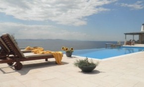 Swimming pool and sunbeds